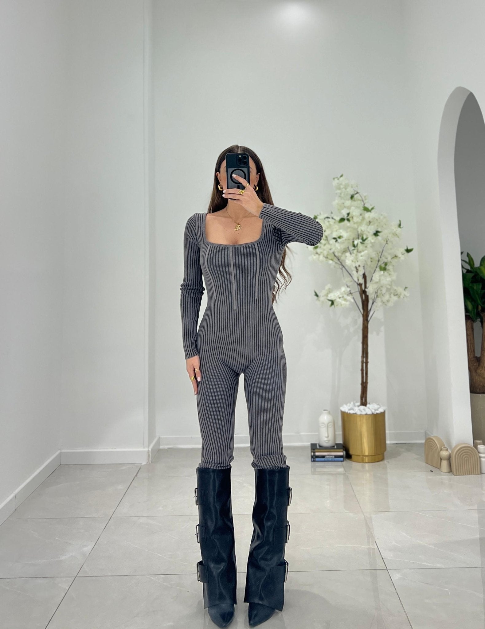 Tuta Riana 5520 (nero) - Frida Shop